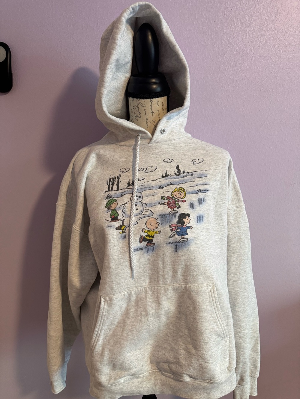 Vintage Peanuts winter skating sweatshirt with kangaroo pockets